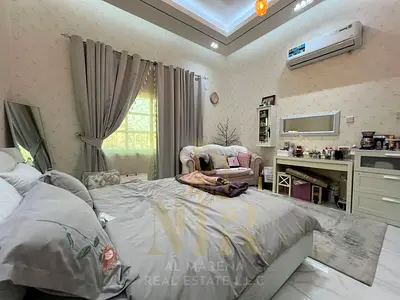 A great opportunity in Al Rawda 1 – Ajman | Next to the mosque | 6 rooms | 5,000 sq ft | Includes electricity, water, and air conditioning. Freehold o