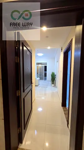 **للإيجار السنوي في عجمان**  شقة غرفة وصالة  * غرفة ماستر * حمامين * بلكونة * خزائن بالحائط * موقف سيارة داخل البرج  **الموقع:** الجرف 3، بالقرب من مت