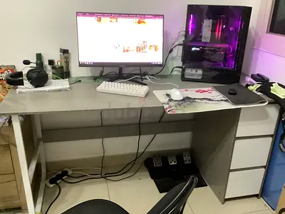 Desk for sale price negotiable