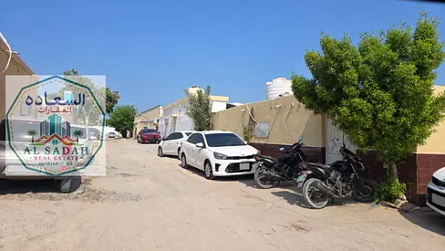 Corner house for sale in Al-Qadisiyah, featuring bedrooms, a living room, and a majlis. The plot area is 2,500; it is currently rented for 30,000, and the asking price is 550,000.
