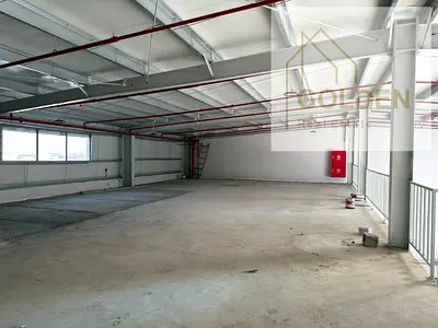 38 kW Power Supply, Flat Warehouse Space and Mezzanine for Efficient Space Utilization