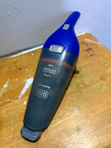 Black & Decker cordless handheld vacuum cleaner - used, working