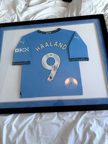 Framed Erling Haaland Signed Manchester City Jersey (Framed)