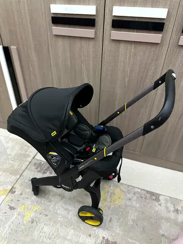 Doona stroller and car seat in very good condition very comfortable with base