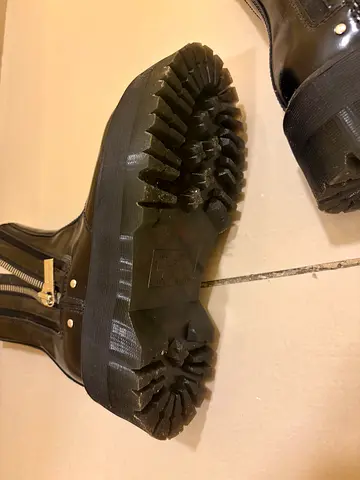 Dr. Martens 2976 MAX  Boots -Preloved