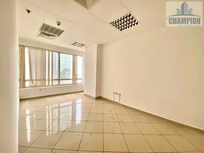 Prime Location | 4 Cabins | Close to Metro