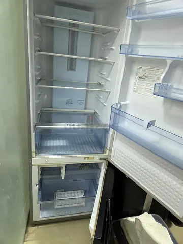 Used Refrigerator with bottom Freezer compartment - best working condition