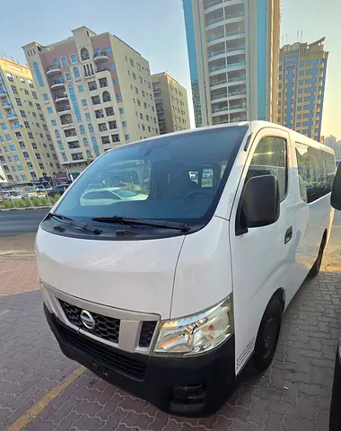 2015 Nissan URVAN — фото 2