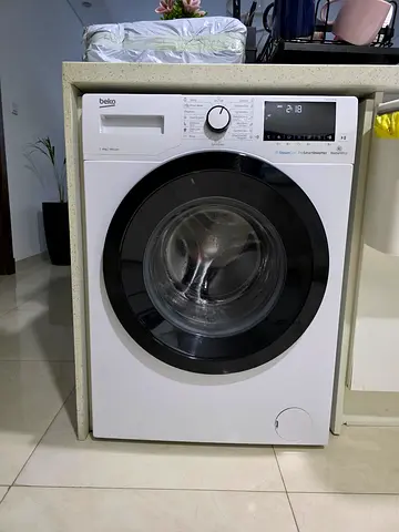 Beko 8 kg 1400 rpm Washing Machine with SteamCure – AED 500