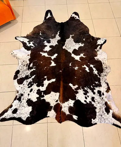 NATURAL COW HIDE RUG