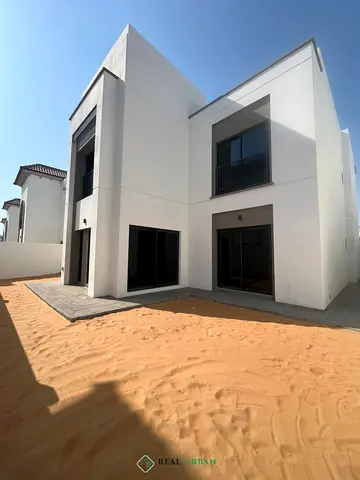 Semi-corner villa with 3 parking spaces in Fay Al Reeman 1