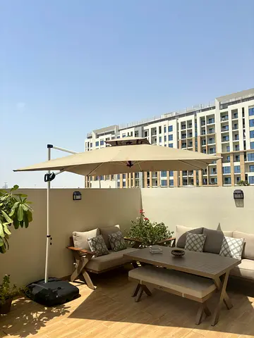 Brand New Luxury Outdoor Cantilever Umbrella – Heavy Base Included