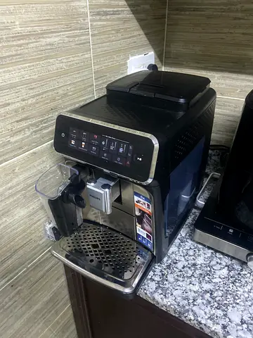Philips EP3347/90 Series 3300 Espresso Machine, 1500W, LatteGo