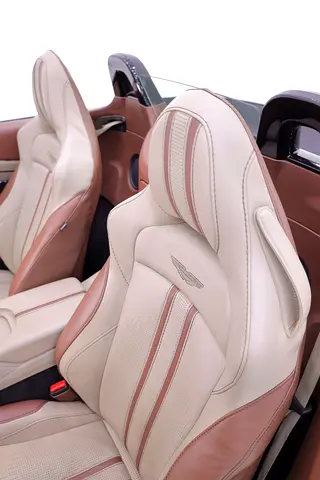 2023 Aston Martin VANTAGE — миниатюра 18