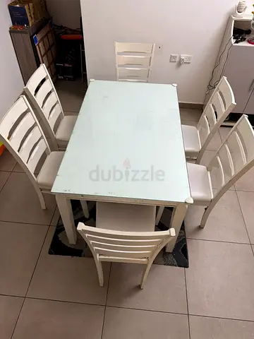 Used 6 seater dining table with tampered glass top for sale!