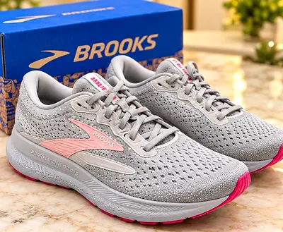 Brooks women’s running shoes - EUR 44 Grey with pink sole, not used