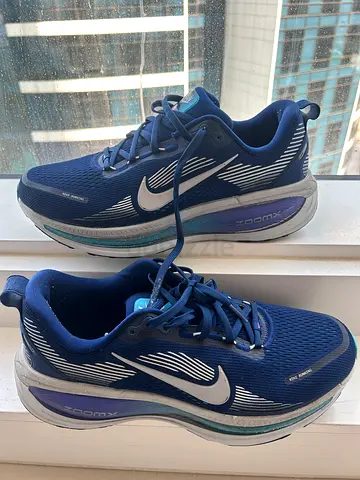 Nike Vomero men's running shoes, blue, size 9 - gently used