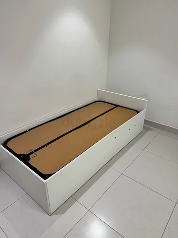 Single Hydraulic Bed 90x190 White - Used as Guest Bed