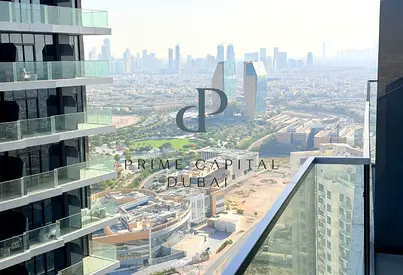 شقة حديثة بغرفة نوم واحدة | برج سكاي هيلز 1 | شرفة وإطلالات على المدينة