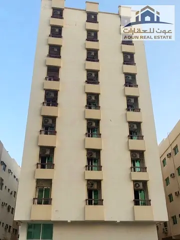 بنايه للاستثمار  / 40 استوديو  / 8 طوابق  / خاليه   / بحاله ممتازه / النباعه / الشارقه