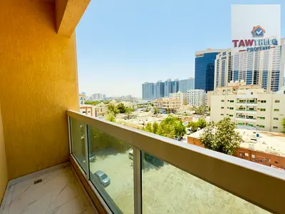 شقة فاخرة مفروشة للإيجار الشهري بإطلالة بحرية كاملة | كورنيش عجمان