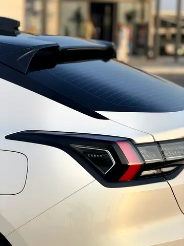 2023 Zeekr 001 — миниатюра 12