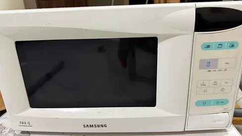 Used Samsung Microwave Oven - White, Working Condition