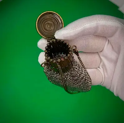 Vintage Brass Mesh Coin Purse with Flip Lid محفظه انتيك للعملات المعدنيه من المعدن والنحاس 1920