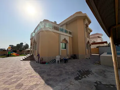 Well maintained huge 5bhk villa with private swimming pool on main road!!!