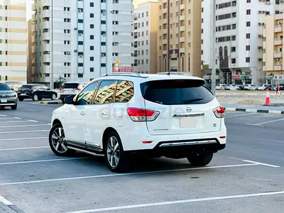 2015 Nissan Pathfinder SV GCC Specs