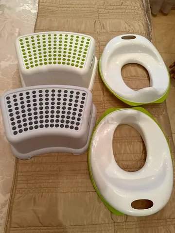 Set of 2 Potty Training Seats with 2 Non-Slip Step Stools - Good Condition