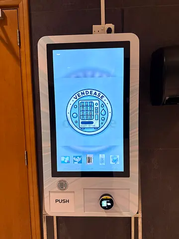 DKM Smart Vending Machine | 32" Touchscreen | Nayax
