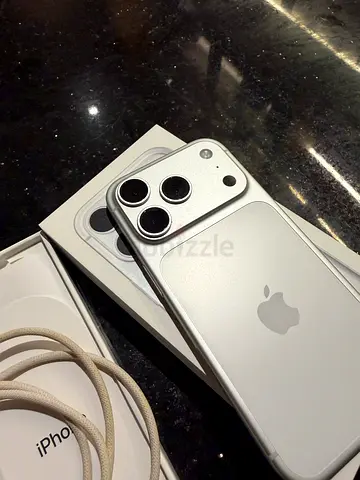 iPhone 17 pro 256 gb Silver Under Warranty