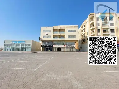 للبيع بنايه  في عجمان منطقة الجرف 2 علي شارع عام