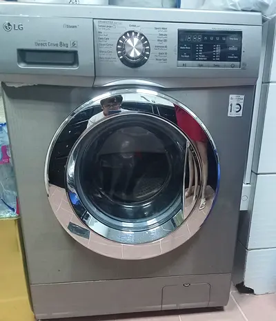 LG Front Load Washing Machine 8kg — Excellent Working Condition some repair needed