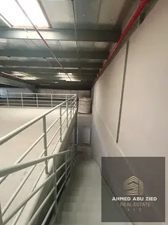 A very large commercial and industrial warehouse with an ideal design for major companies and main w