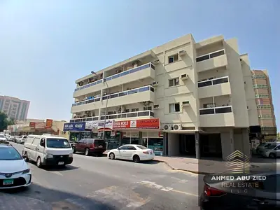 بناية تجاريه علي شارع تجاري حيوي وقريبه من الكورنيش فرصه ممتازه لتحقيق عائد ربحي ممتاز