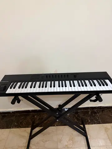 Native Instruments midi key board - Komplete Kontrol A61