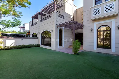 Corner Unit | Excellent Location I Upgraded