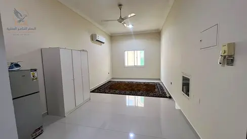 استوديو للإيجار السنوي في المويهات 1 – شارع الشيخ عمار | مطبخ منفصل