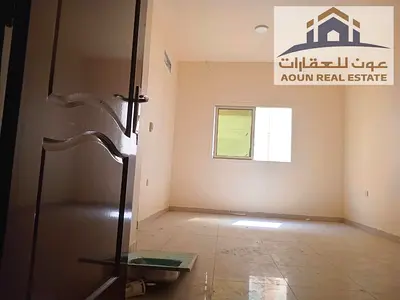 فرصة سكنية ممتازة ومريحة في موقع حيوي بـ منطقة البوطينة! 🌟 يتوفر الآن استديو يتميز بمساحة واسعة وعملية، مع مطبخ منفصل وتجهيزات متكاملة تضمن لك أعلى