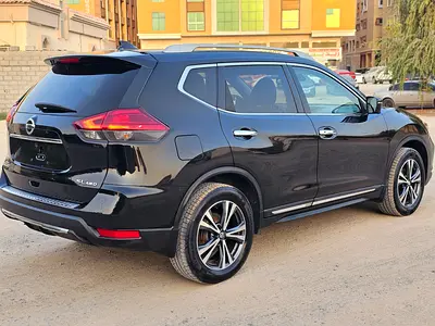 2017 Nissan ROGUE — фото 3