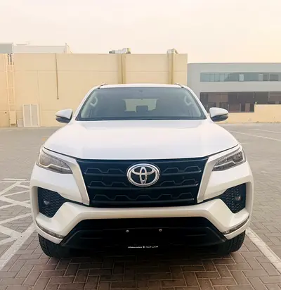 2024 Toyota FORTUNER — фото 2