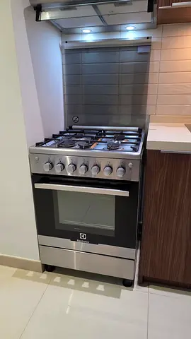 Electrolux 60cm Stainless Steel Gas Cooker with Oven - excellent Condition