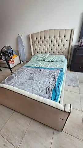 Beige Tufted Upholstered Queen Bed with Wingback Headboard