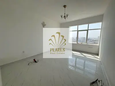 أكبر وأجمل غرفتين وصالة للإيجار السنوي في أبراج الهورايزون، شقة مجددة بالكامل، 3 حمامات، مطبخ كبير، بلكونة بإطلالة مميزة، خزائن بالحائط وباركينج.