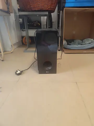 LG powered subwoofer - good working condition