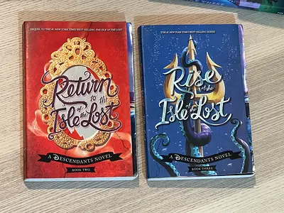 Return to the Isle of the Lost & Rise of the Isle of the Lost (Descendants novels, 2 books)