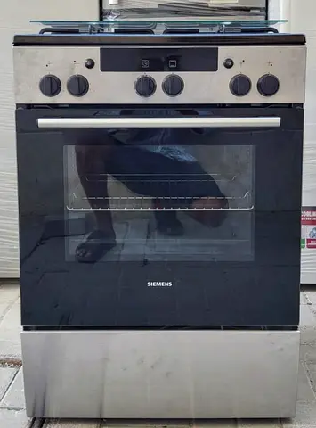 This one Siemens Gas cooker 60x60cm with 4 burners perfect working condition