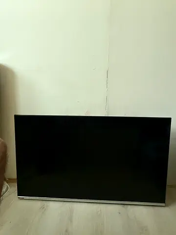 43 inch Full HD smart TV - Good Working Condition - With Mount